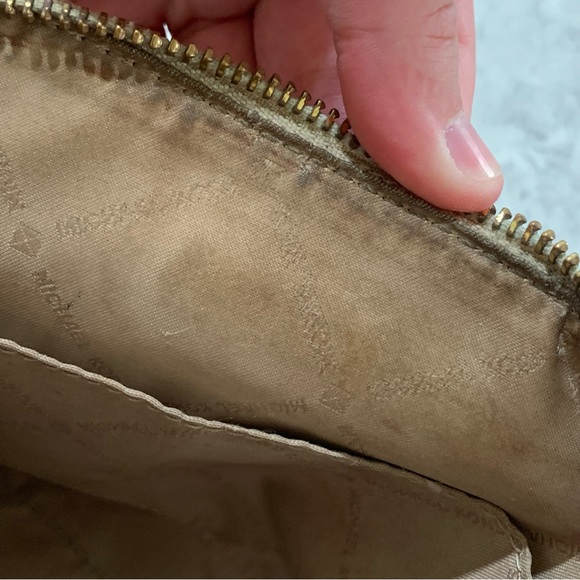 Michael Kors White Crossbody bag and wallet - Picture 3 of 16